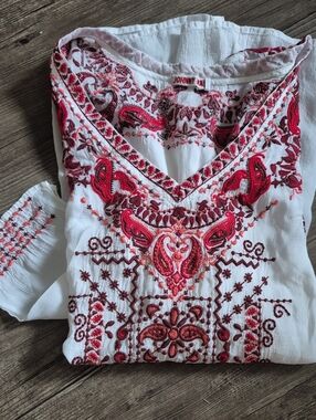 Johnny Was White Tunic with Red Embroidered Paisley Detail